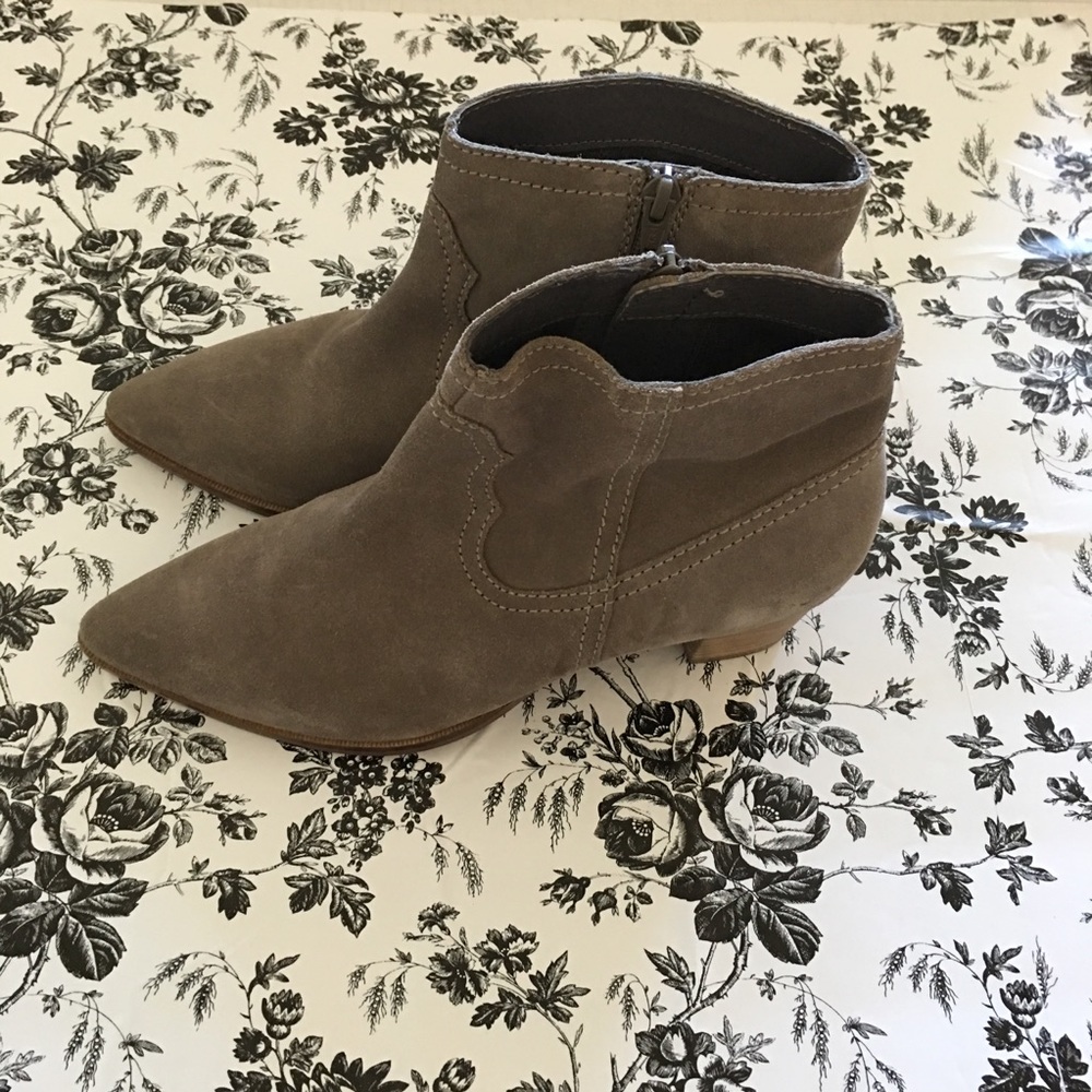 Seychelles Humanity Taupe Suede Boots 9